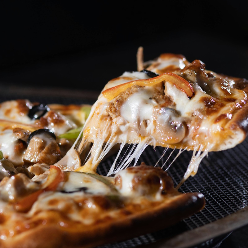 Las mejores pizzas artesanas en Salou elaboradas con masa fresca en L'Estació Brasería
